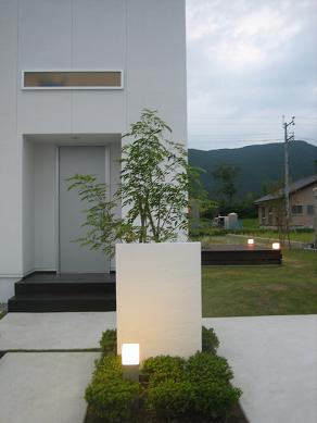 玄関アプローチ